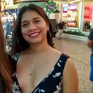 Meet your Posher, Evanyellis